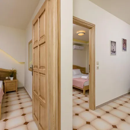 Roula Apartment